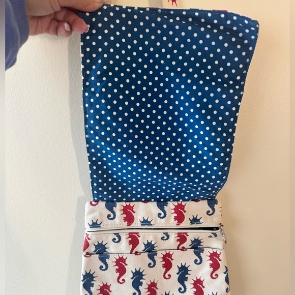 Bungalow 360 Crossbody Bag with Seahorse Design - Picture 3 of 7